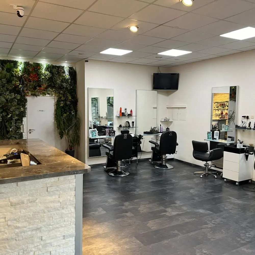Bedienplätze im Salon